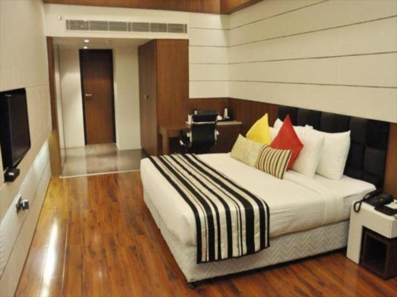 Hotel Gk International Chandigarh Exterior photo